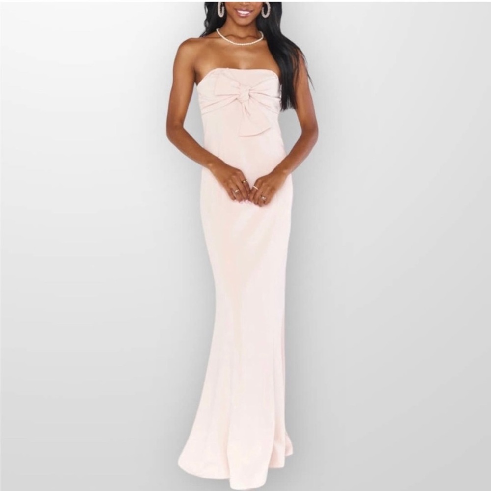 Show me your MuMu size medium Harper gown! color is dusty blush! Worn once.